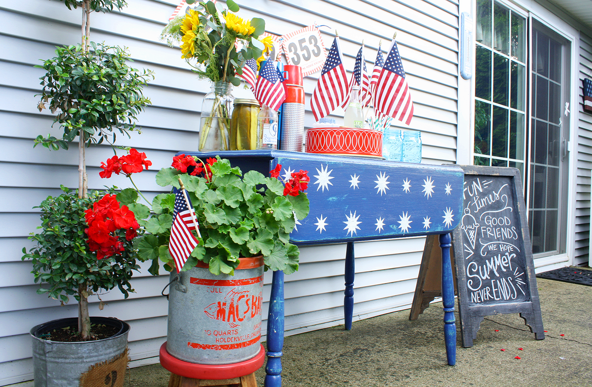 Starry Night Patriotic Table for Memorial Day and July 4 Celebration