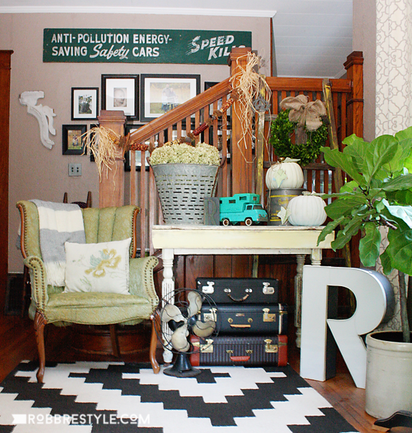 DIY Chair Makeover: A no-fuss way to paint fabric.