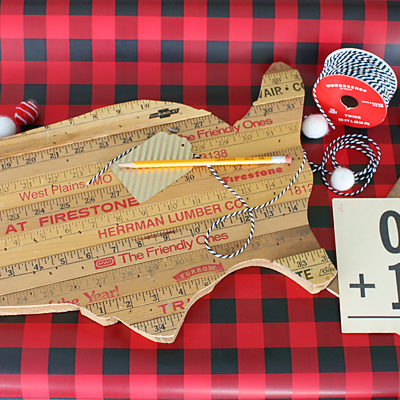 DIY Teacher Gift Idea: Yardstick USA Wall Art