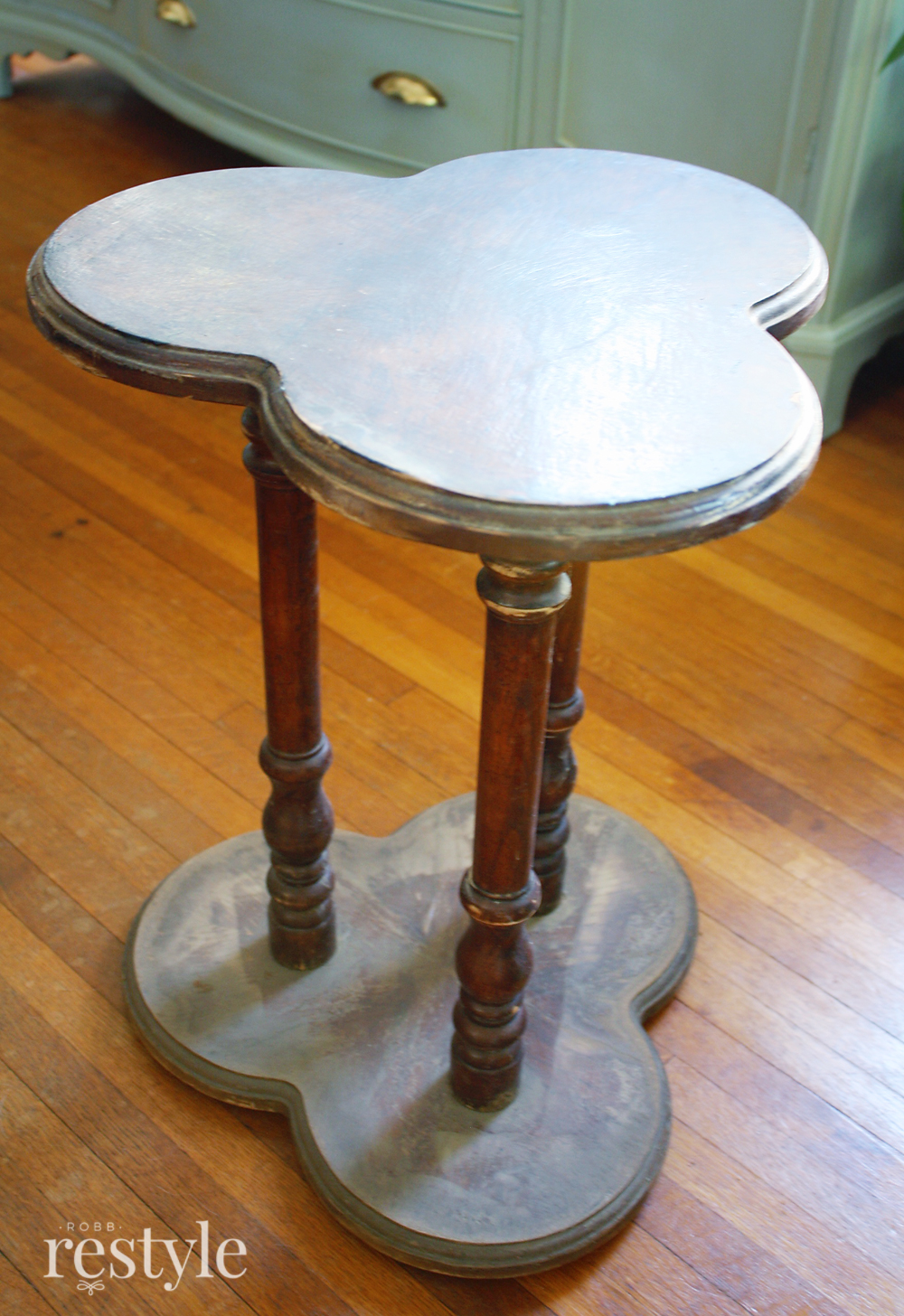 clover leaf table before